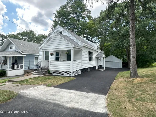 135 Snowden Avenue, Schenectady, NY 12304