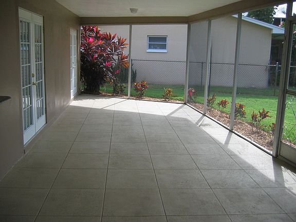 Great lanai for entertaining