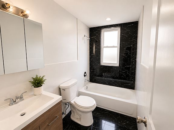5th image of 724 S 18th St #3C