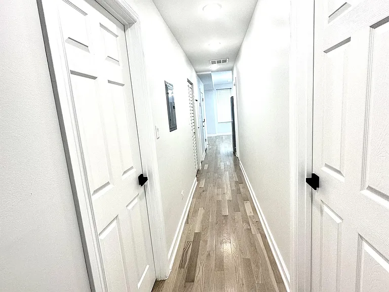 2946 N Rockwell St #3 — Photo 2