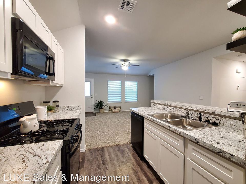1st image of 904 Riverrun Dr
