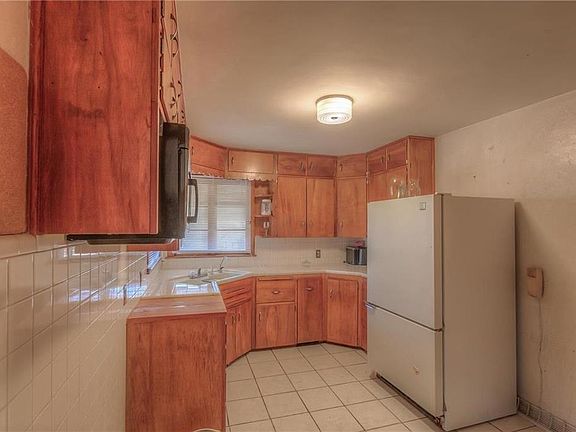 4th image of 3116 W Barker Cir