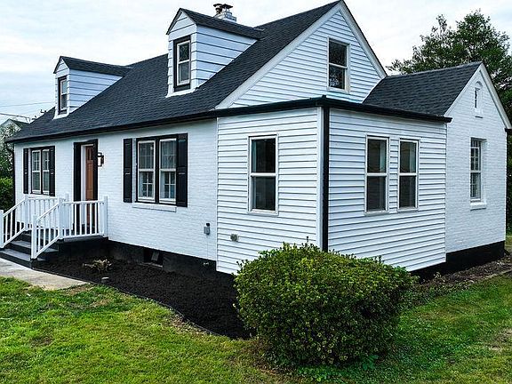 5th image of 209 Wood St