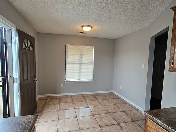 5th image of 4400 Rosswood Dr