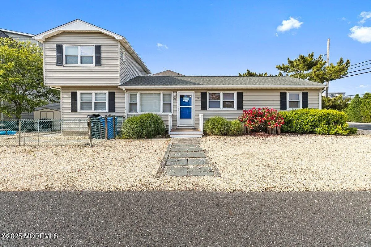 100 3rd Avenue photo 1