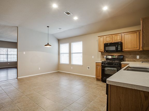 4th image of 9313 Warren Dr