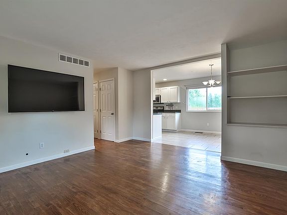 5th image of 11321 Gravenhurst Dr