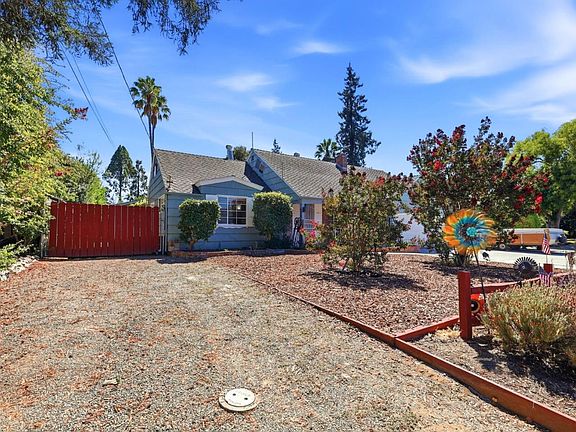 4th image of 1466 Ben Roe Dr