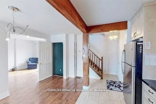 7 Greenhills Sq Photo 1