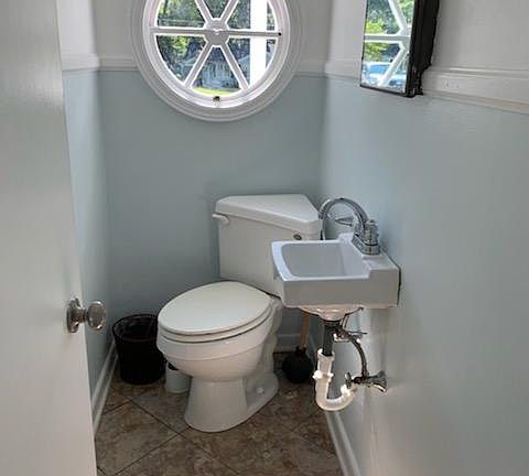 3rd image of 444 Forest Ave