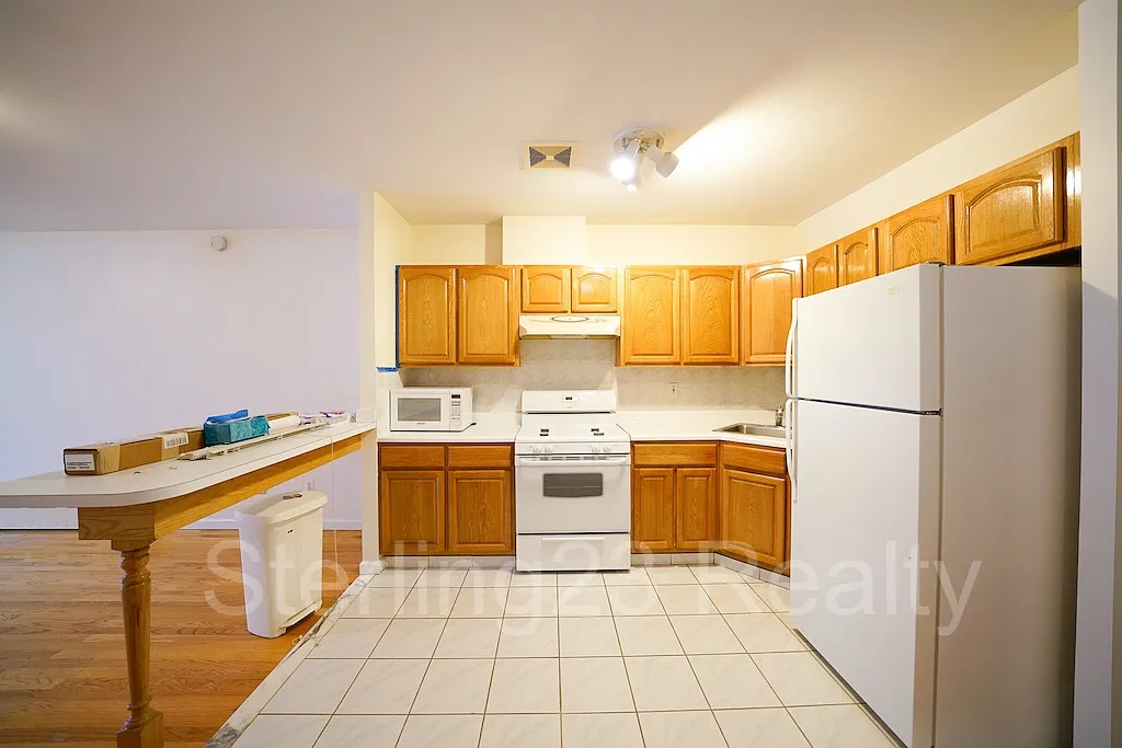 21-26 21st Road — Photo 2