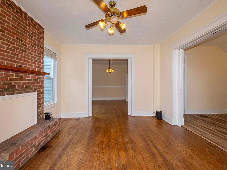 222 W Main St — Photo 23