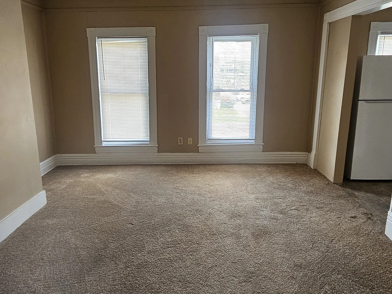 2 bed, 850 sqft, $1,200 — Photo 3