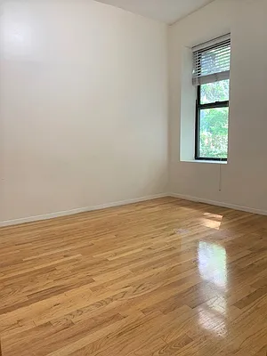 Rented by Dynamik Realty | media 8