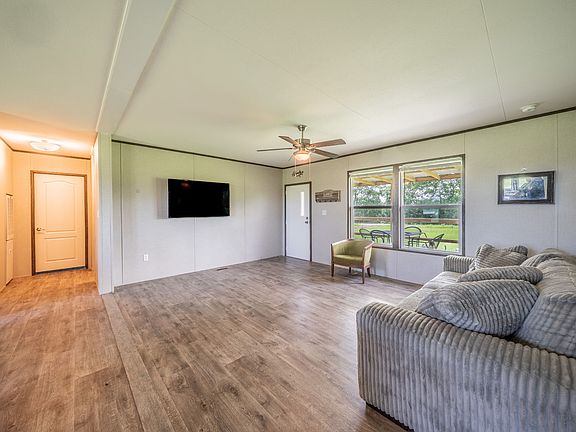 3rd image of 460 County Road 1260