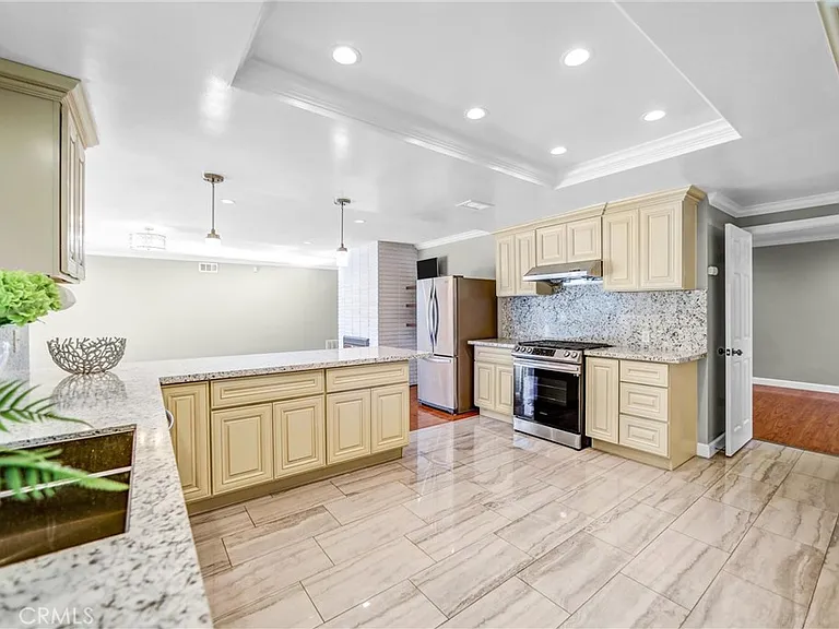 452 W Winnie Way — Photo 9