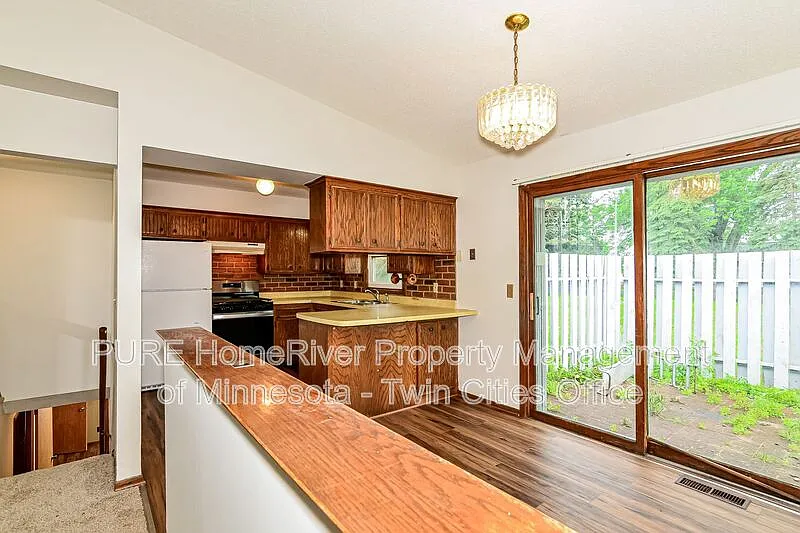 4 bed, 2.0 bath, 1800 sqft, $2,395 — Photo 4