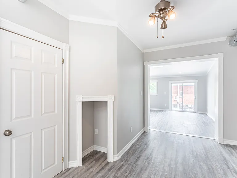 1141 Main St E #2 — Photo 15