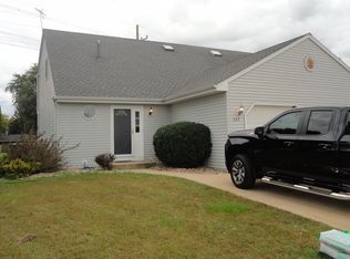 355 Elizabeth Dr, Coal City, IL 60416