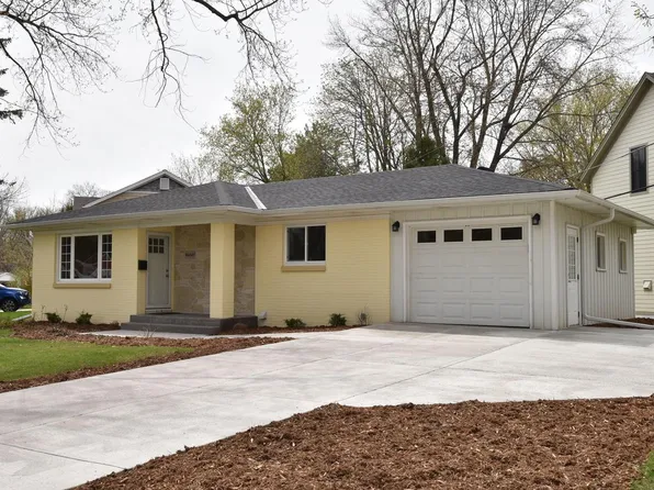 W66N497 Madison AVENUE, Cedarburg, WI 53012