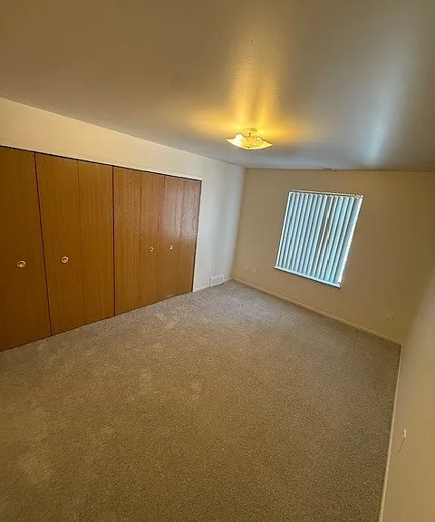 Lakeside Village Apartments — Photo 93