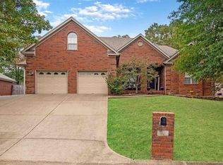 33 Ozark Dr, Maumelle, AR 72113