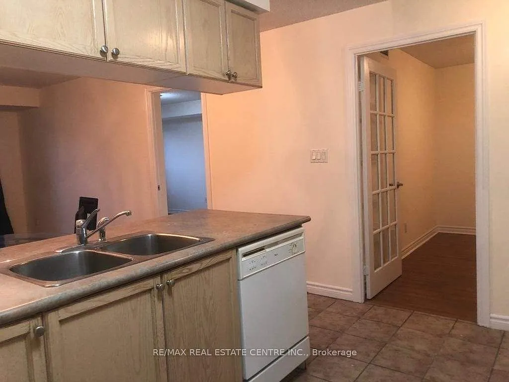 3 bed, $3,000 — Photo 4