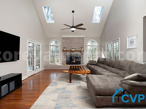 4th image of 1009 Howard Grove Ct