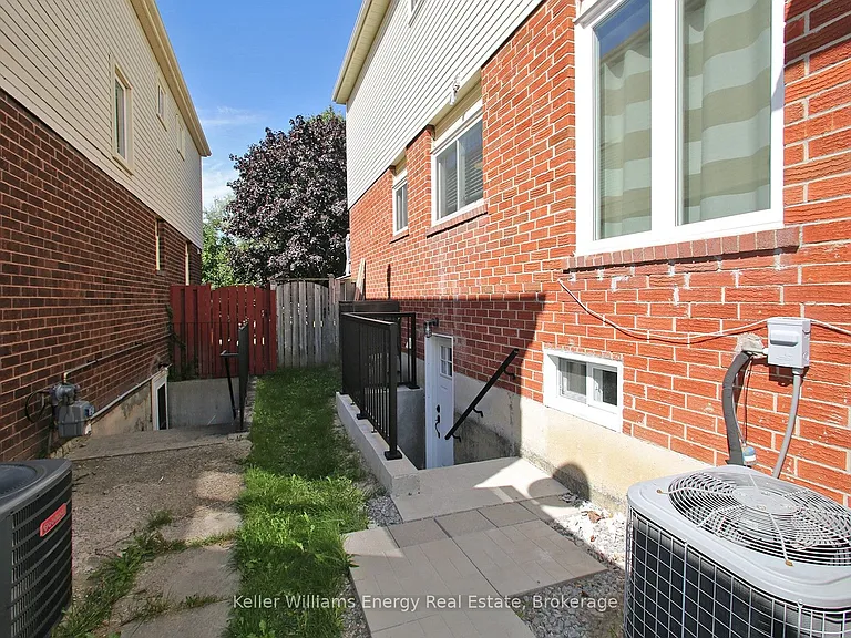 213 Glen Hill Dr #LOWER — Photo 2
