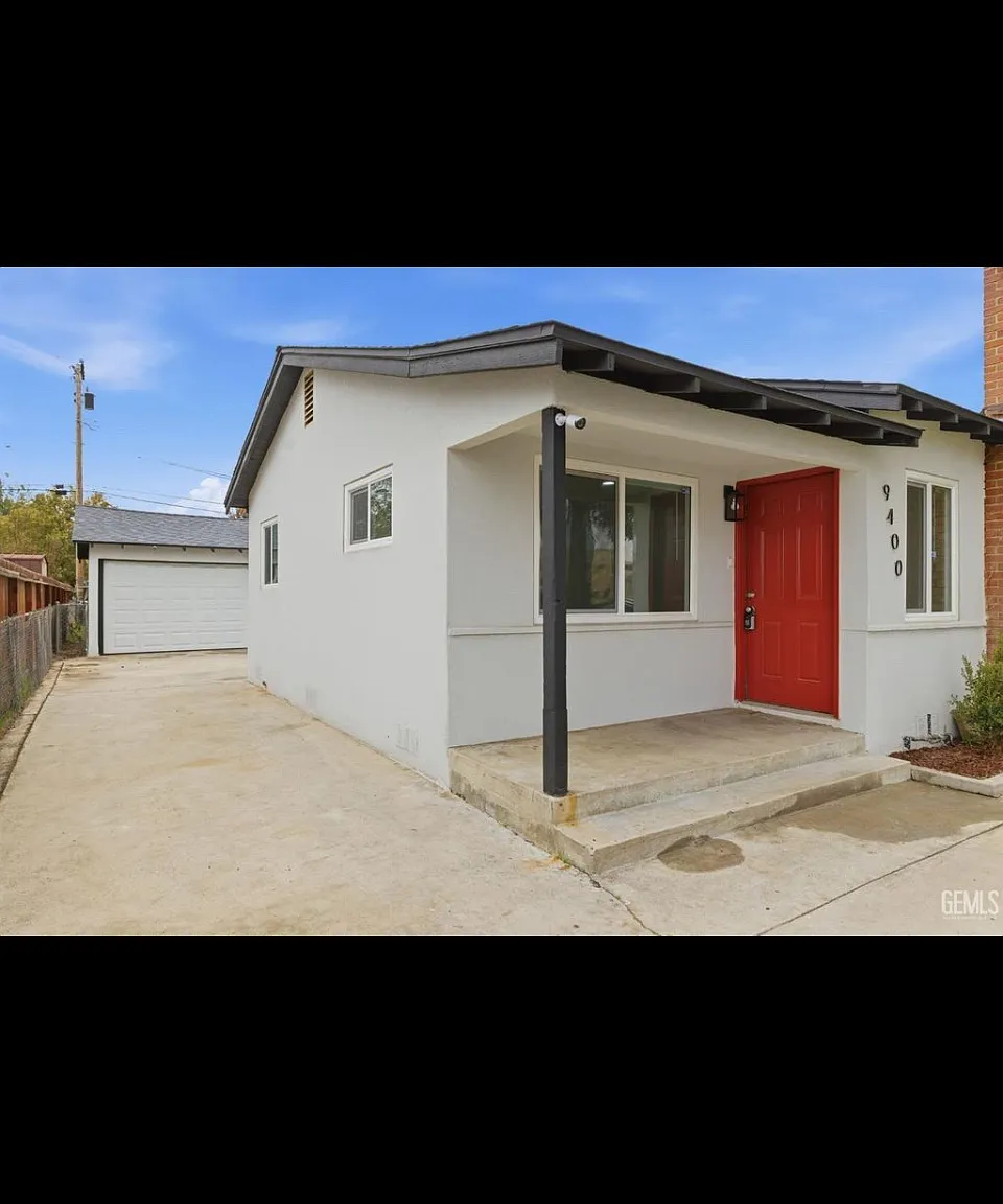 3 bed, 1052 sqft, $2,300 — Photo 2
