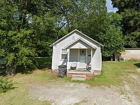 760/764 Vaughan St, Henderson, NC 27536