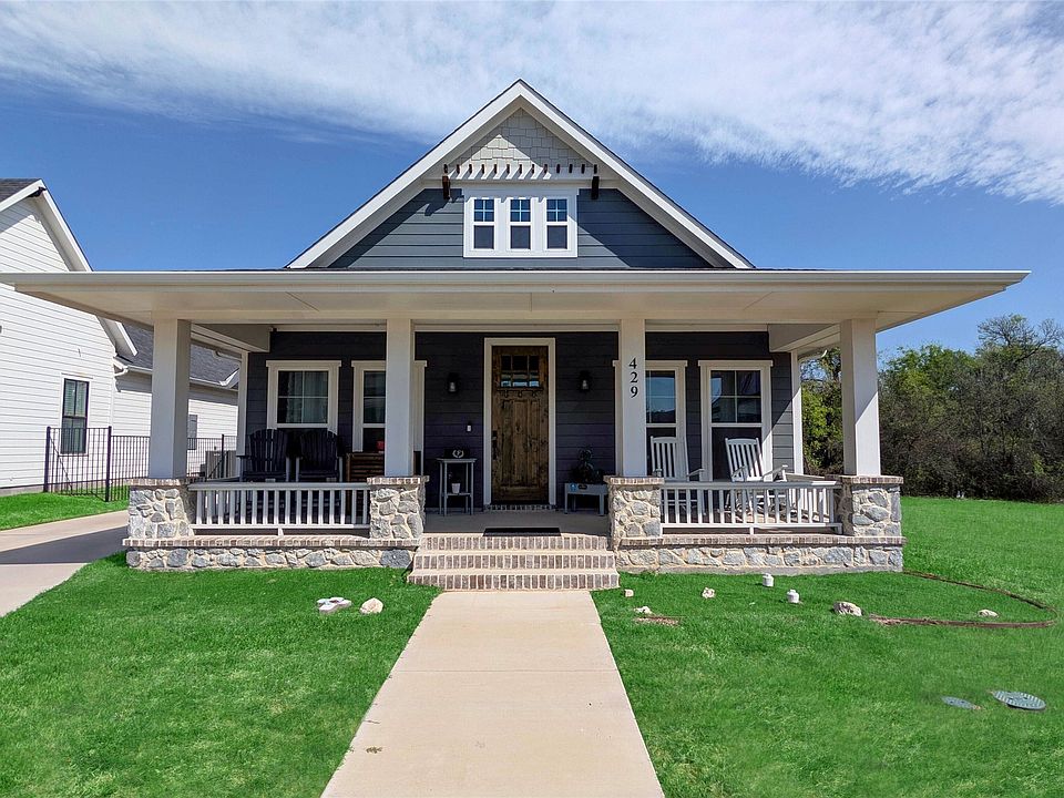 1st image of 429 Skye Ln