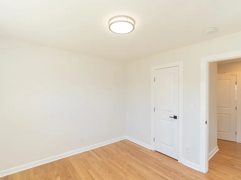 913 Woodmore Ter — Photo 51