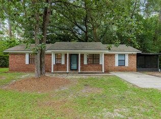 6404 Hillcrest Dr, Hahira, GA 31632