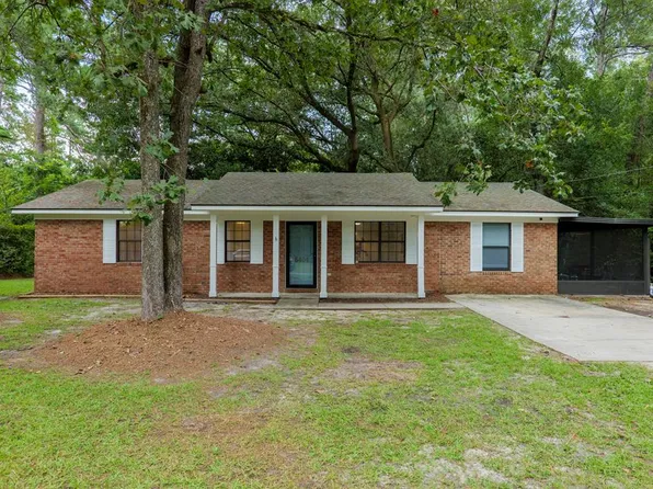 6404 Hillcrest Dr, Hahira, GA 31632