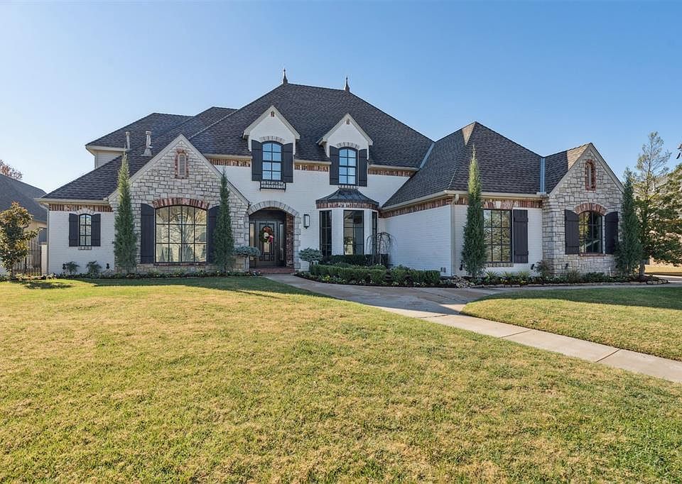 1st image of 332 Heritage Blvd