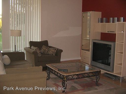 4th image of 2724 Willow Creek Dr