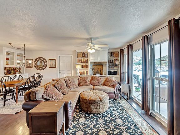 4th image of 2111 Robinwood Ln
