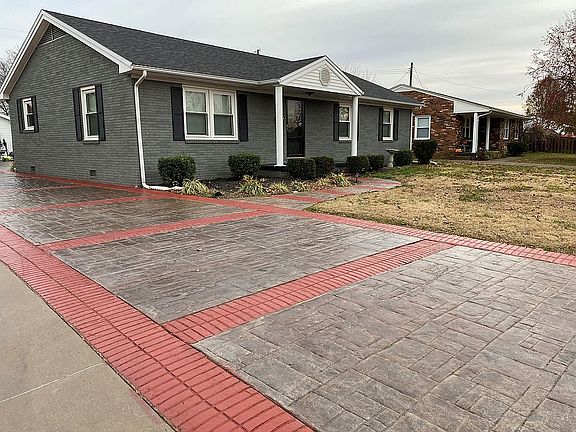 2nd image of 3307 Lewis Ln