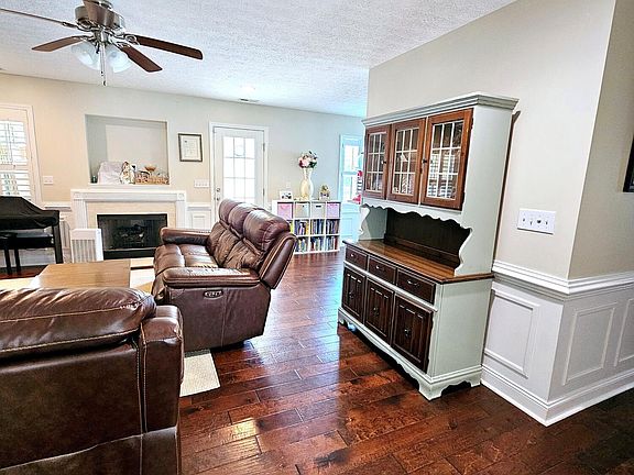 5th image of 300 Croatan Woods Dr