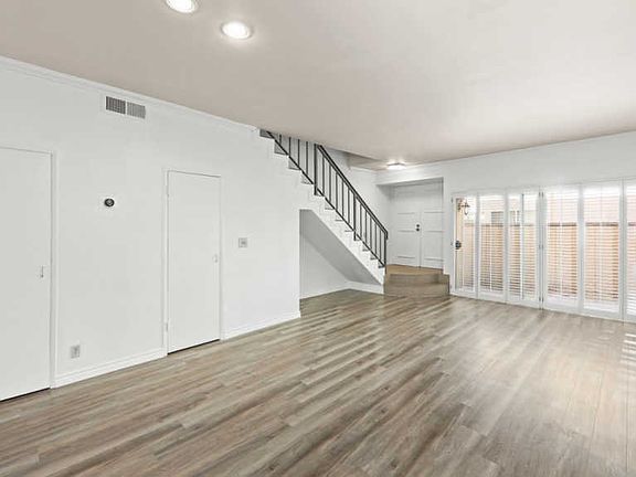 2nd image of 5139 Balboa Blvd Unit 10