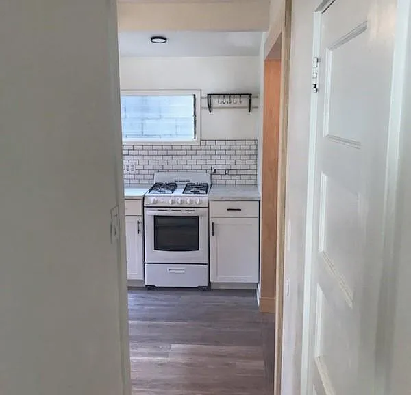 910 E Elk Ave #A — Photo 13