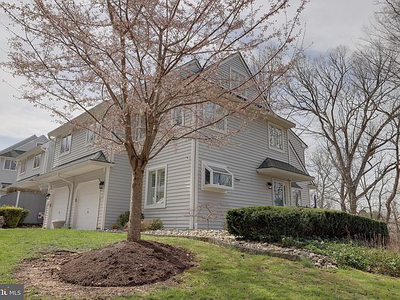 3rd image of 150 S Orchard Ave