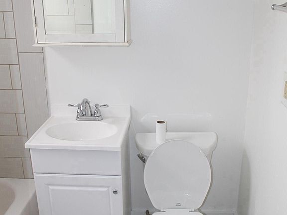 5th image of 949 Mirror St