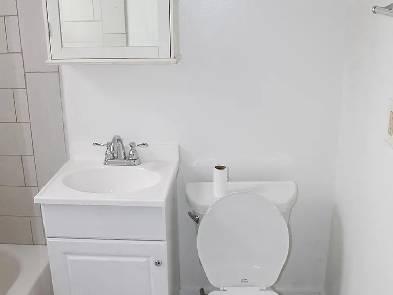 949 Mirror St — Photo 5