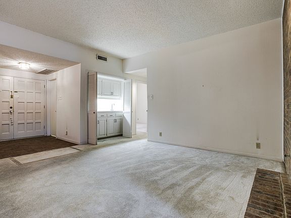 3rd image of 6255 W Northwest Hwy APT 208
