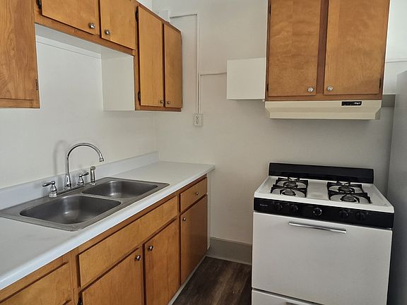 3rd image of 629 Pine Ave #11354938