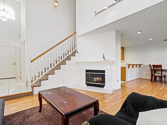 4th image of 203 Waterford Meadow Ct