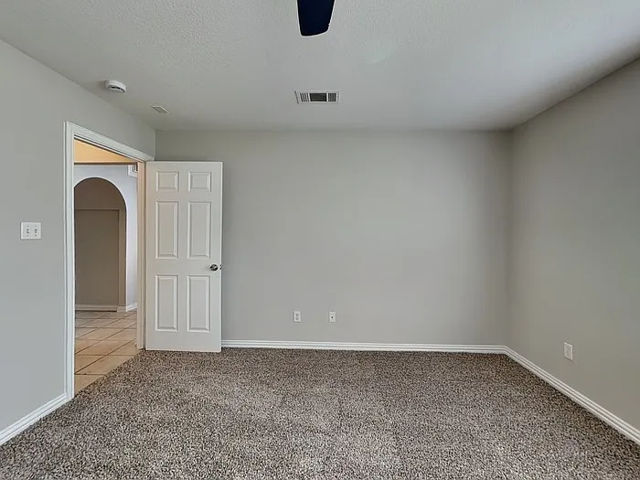 2208 Rodney Ln — Photo 9