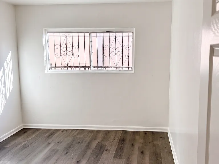 2672 S Redondo Blvd #3 — Photo 3